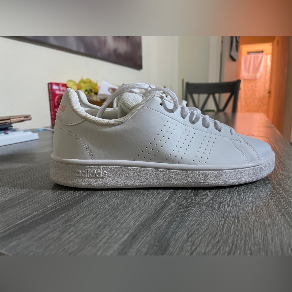 White Adidas Advantage Base Women’s size 8.5